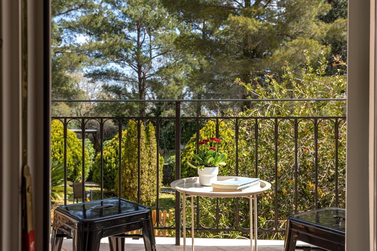 Spyrelia Villa With Private Pool & Outdoor Hot Tub Dassiá Eksteriør bilde
