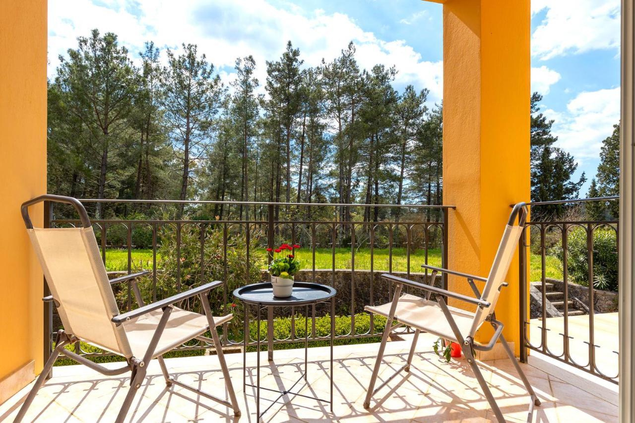 Spyrelia Villa With Private Pool & Outdoor Hot Tub Dassiá Eksteriør bilde