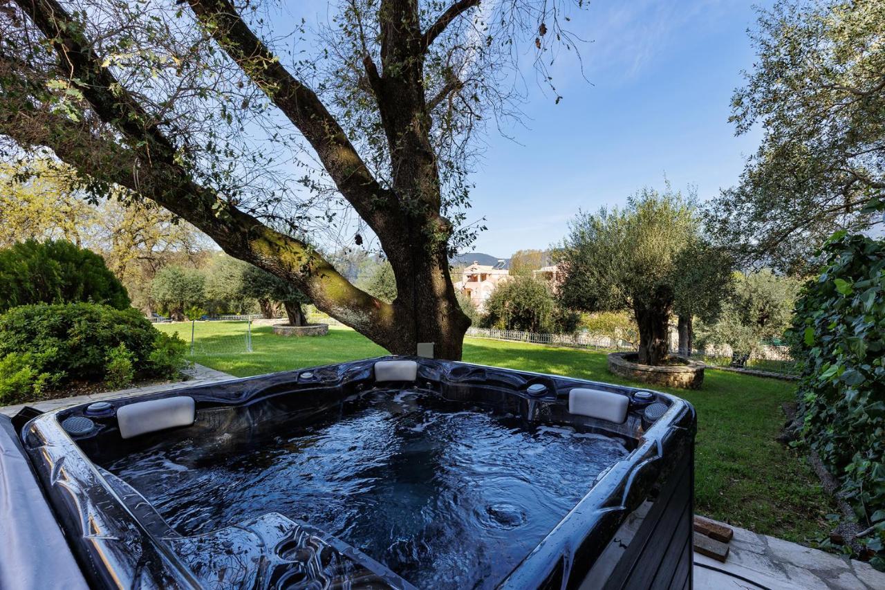 Spyrelia Villa With Private Pool & Outdoor Hot Tub Dassiá Eksteriør bilde
