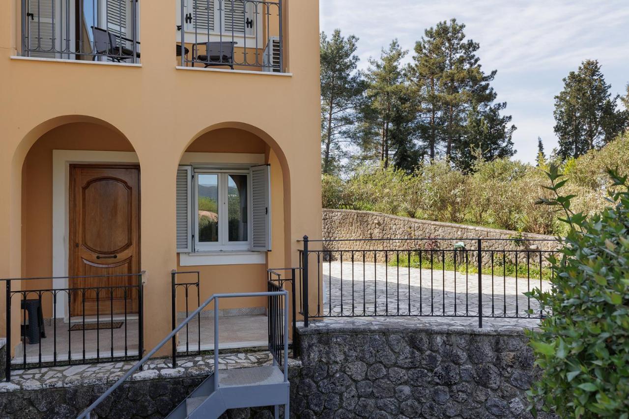 Spyrelia Villa With Private Pool & Outdoor Hot Tub Dassiá Eksteriør bilde