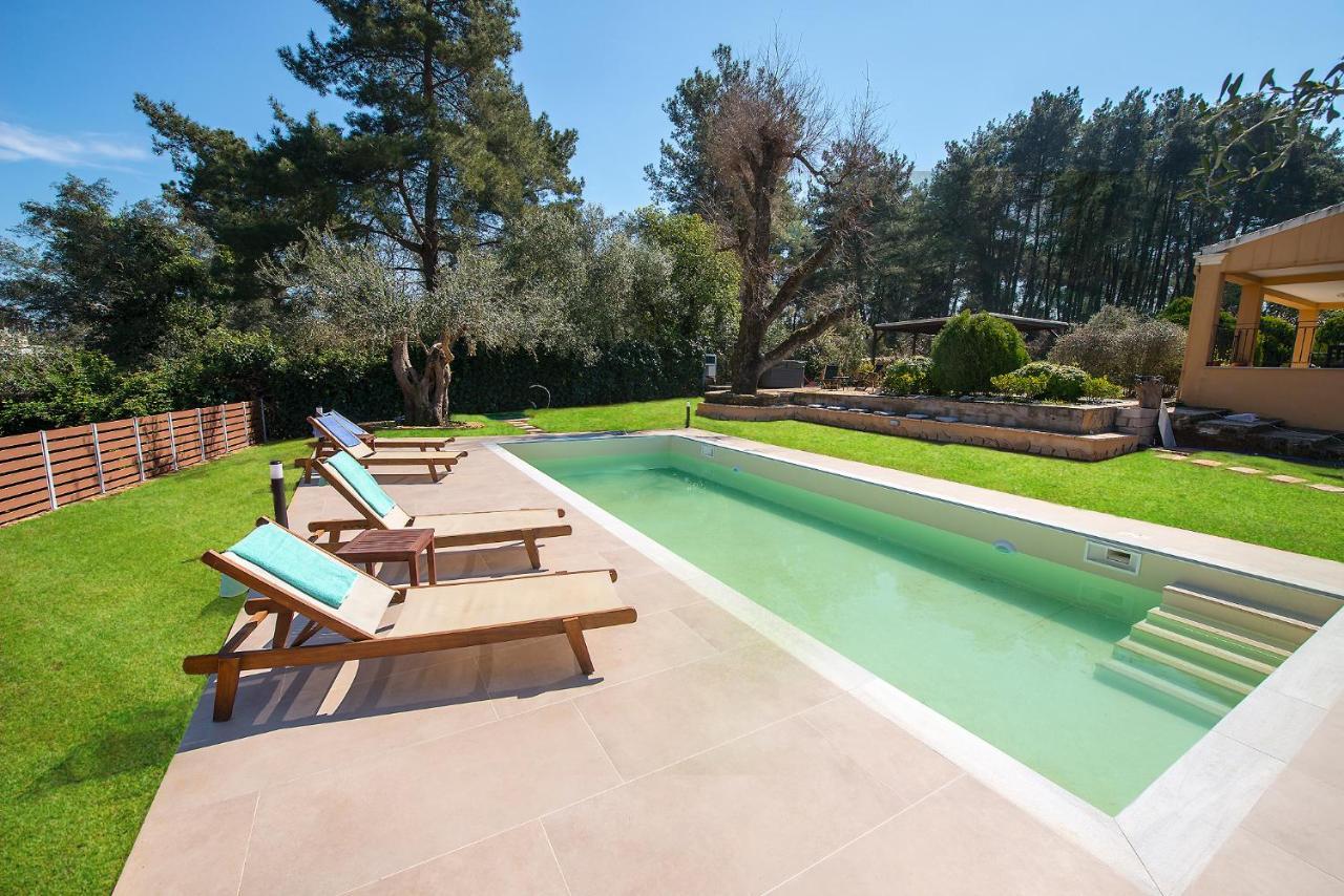 Spyrelia Villa With Private Pool & Outdoor Hot Tub Dassiá Eksteriør bilde